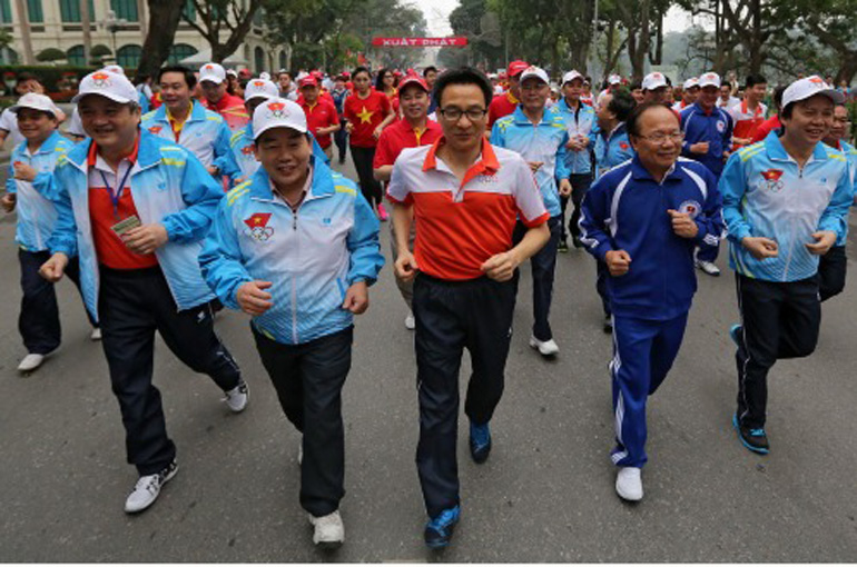 Phó thủ tướng Vũ Đức Đam tham gia ngày chạy Olympic